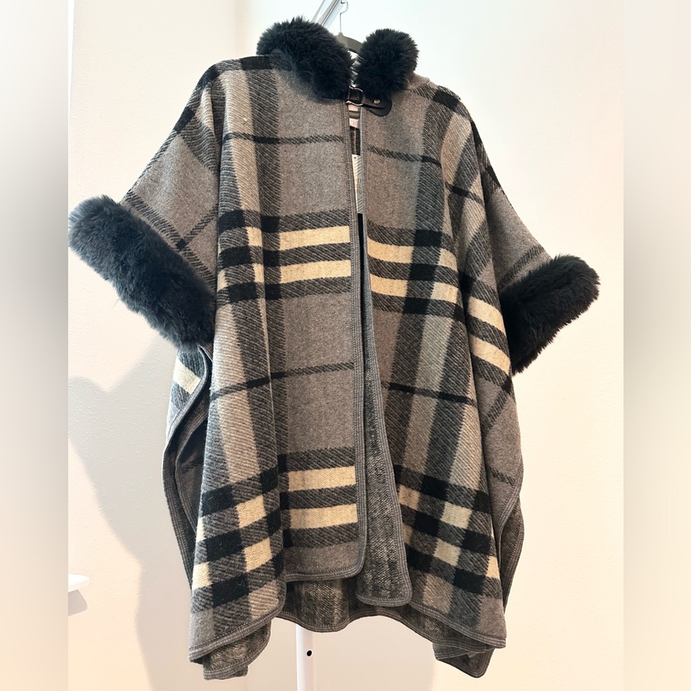 Elegant Gray Plaid Cape with Faux Fur Trim